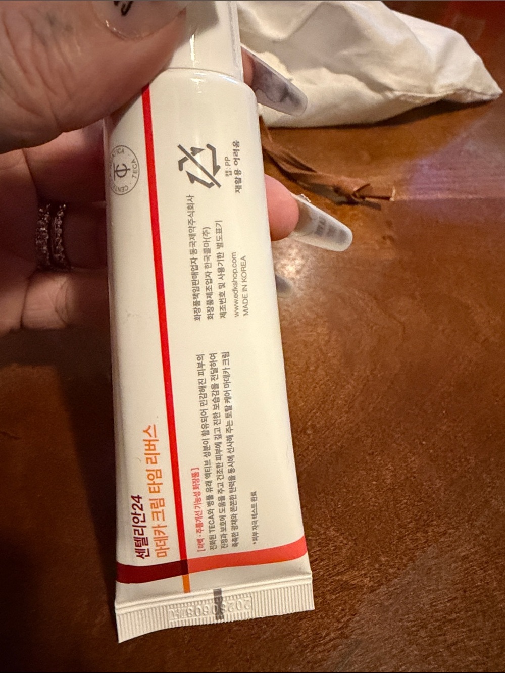 Time Reverse Moisturizer - White & Red Tube - Picture 3 of 6